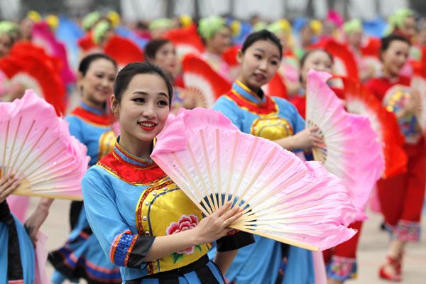 最新健身操广场舞，舞动时代风采的时尚运动